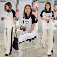 ราคา เซทเสื้อคอกลมแขนสั้นไหล่สโลปทูโทน แต่งแถบที่แขนเสื้อ สกรีน miu miu club กลางอก มาพร้อมกางเกงขายาวทรงกระบอกทูโทน (20722154725)