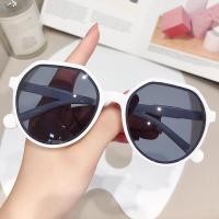 ราคา SUNYMALL ป้องกันรังสี UV400 แว่นกันแดดแฟชั่น เฉดสีจักรยานกรองแสง UV สำหรับผู้หญิงและผู้ชาย แฟชั่น แว่นสายตากันลมผู้หญิงกรอบกลม (19647612323)