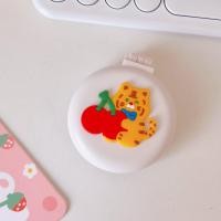 ราคา หวีกระจก แบบพกพา พับเก็บง่าย พกพาสะดวก ลายน่ารักๆ มาใหม่น้า วีกระจกทรงกลม ลายการ์ตูน ตลับหวีพร้อมกระจกแบบพับได้ (15881713481)