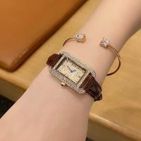 ราคา สก๊อตตี้นาฬิกาผู้หญิงเพชรสี่เหลี่ยมแฟชั่นลายดวงดาวท้องฟ้าทุกดวงมีหน้าปัดเล็กๆสายหนังสไตล์9150นาฬิกาผู้หญิง (18571284496)