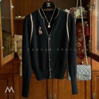 ราคา เสื้อผ้าผู้หญิงไซส์ใหญ่เสื้อถักสไตล์ชาแนลสำหรับฤดูใบไม้ผลิและฤดูใบไม้ร่วง2023เสื้อตัวนอกเสื้อคาร์ดิแกนใส่ด้านในแมทช์ลุคง่ายใส่แล้วดูผอมเพรียวสำหรับสาวอวบเสื้อไหมพรม (20479053985)