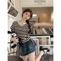 ราคา H H พร้อมส่ง เสื้อไหมพรม เว้าวีตรงคอ แขนสั้น ดีเทลลายทาง M0127 1 C (19322263386)