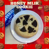 ราคา เมนู TAAMCHOB ยอดฮิต Honey milk cookieรสนมหมีน้ำผึ่ง toppings Oreo White chocolate Dark chocolate (16108743697)