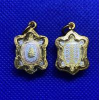 ราคา จี้ จี้พระ เหรียญพญาเต่าเรือน หลวงปู่หลิว วัดไร่แตงทอง รุุ่นปลดหนี้ เนื้อสามกษัตริย์ เลี่ยมกรอบทอง งานช่างผีมือช่างทองเยาวราช (7185734895)