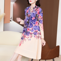 ราคา Issey Miyake 2023 New กระโปรงปกปิดเนื้อทรงหลวมคอวีพิมพ์ลายจีบดูผอมแฟชั่นไซส์ใหญ่ลดอายุเดรสความยาวปานกลางแบบใหม่ (20304429823)