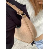 ราคา พร้อมส่ง Olivia bag สะพายข้างกำมะหยี่ลูกคุณ มาพร้อมกัน3สี (18149940724)