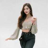 ราคา Closet Crush V neck crop blouse with ruffle hem and sleeves Grey เสื้อครอปคอวีดีเทลระบายแขนและชายเสื้อ (21271701033)