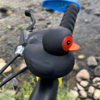 ราคา รถจักรยานยนต์ตกแต่ง เป็ดสีเหลืองขนาดเล็กที่จะหมดลมหมวกกันน็อกแมลงปอไม้ไผ่จักรยานรถกระจกมองหลังเครื่องประดับเครื่องประดับรถยนต์ไฟฟ้าสีดำเป็ด (17495009118)