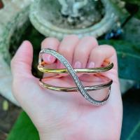 ราคา Titapa jewelry กำไลเพชรหน้ากว้างสามกษัตริย์เพชรฝังสอด ลายใหม่ดีไซน์สวย ปรับไซส์ได้เพชรสวยทุกเม็ดเพชรนำ้100 คัดเพชรทุกเม็ด เพชรสวยเล่นไฟระยิบระยับ เพชรเหลี่ยมH A ตัวเรือนแข็งแรง แบบทันสมัย เรียบหรู โดด