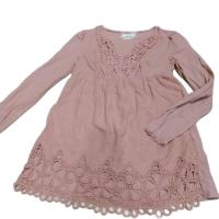 ราคา เสื้อสีชมพูกะปิลายดอกไม้ แขนยาว มีลายฉลุด้านล่างปัก งานป้าย fiue (19405157440)