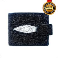 ราคา กระเป๋าสตางค์หนังปลากระเบน 2 พับ มีหูล็อคกดปิด ผลิตจากหนังปลากระเบนแท้100 ด้านในบุด้วยหนังวัวแท้ เย็บขอบแน่นหนา ใช้ได้นานทนทาน (20267466040)