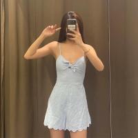 ราคา ชุดสายเดี่ยวจั๊มสูทผู้หญิงสีฟ้าbaby blue ลายฉลุ มัดโบว์ด้านหน้า สม็อคหลัง (20564033217)