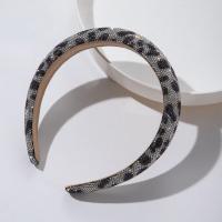 ราคา ผ้าฟองน้ำลายเสือดาวสีดำสีขาว3ซม ผ้าแถบคาดศีรษะพลาสติกเครื่องประดับผมที่คาดผมติดโบว์ผมสายคาดผมลายสก๊อตผู้หญิง (21127644414)