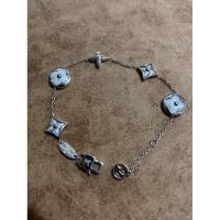 ราคา สร้อยข้อมือสแตนเลส VCA สวยไม่ลอกไม่ดำ บริการเก็บเงินปลายทาง (16005252959)