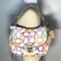 ราคา กระเป๋า COACH แท้ ผ้าลาย Dream Signature มีสายยาว มีตำหนิที่สาย ลดราคาขาดทุน Clearance COACH POPPY DREAM SIGNATURE SATEEN HOBO Clearance (20941863196)