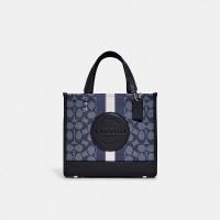 ราคา Coach C8417 Dempsey Tote 22 In Signature Jacquard With Stripe And Coach Patch SVVGD กระเป๋าถือผู้หญิง สี Navy Multi (20617912749)