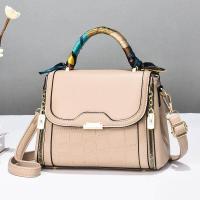 ราคา H0029 กระเป๋าถือ พร้อมส่ง สะพายข้าง แฟชั่นผู้หญิง มีหูหิ้วพันผ้า สายหนัง ปรับสายได้ ลายหนังจระเข้ หนัง PU ฐาน 8 นิ้ว ถือออกงาน (19010470751)