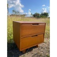 ราคา Sukthongแพร่ ตู้หัวเตียงโมเดิร์นไม้สัก 50x40สูง50ซม ตู้ข้างเตียงมินิมอล ตู้วางของไม้สัก ตู้เอนกประสงค์ 2ลิ้นชักมือจับหลุม สีไม้สักเก่าSUKP 598 (21179515278)