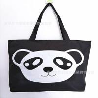 ราคา IN THE BAGS กระเป๋าผ้า กระเป๋าผ้าแคนวาสเกรดพรีเมี่ยม มีซิป 2 จุด ลาย แพนด้า สีดำ (3370904297)