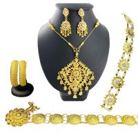 ราคา Vintage Jewelry ชุดเครื่องประดับไทย สร้อยคอ ต่างหูคลิป เข็มขัดหัวเข็มขัด สร้อยสังวาลย์ (1435498583)