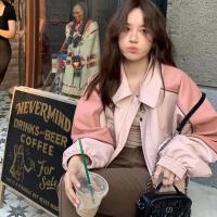 ราคา XIANG NIAN NI Spot แจ็คเก็ตแบบเย็บสำหรับผู้หญิงเสื้อโค้ตหนังสั้นสีชมพูสไตล์อเมริกัน (20221148633)