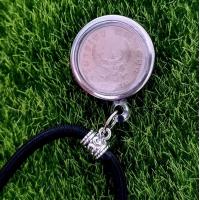 ราคา สร้อยเชือกร่มแต่งลายวินเทจพร้อมจี้พญาครุฑปี 2517 ตลับชุบสแตนเลสสีเงิน ทุกชุดแถมฟรี ผ้ายันต์ครุฑและคาถาบูชา (19393678131)