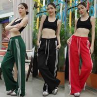 ราคา Bowy sweatpants 420 ฟรีส่ง น่ารักมากกก กางเกงขายาวทรงขากระบอก ดีเทลแต่งแถบด้านข้างสีขาวผูกโบว์สุดคิ้วท์ ขอบเอวสม็อคยางยืด มีเชือกรูดอย่างดี เนื้อผ้าดีมาก (20871952109)