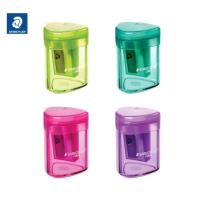 ราคา Staedtler กบเหลาดินสอ Tub Sharpener กบเหลามีฝาปิด และที่เก็บเศษดินสอ ราคาต่อ 1 ชิ้น คละสี (20827057760)