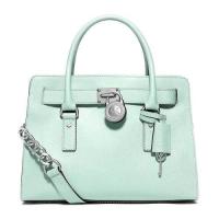 ราคา กระเป๋าถือ Michael Kors แท้ หนังแท้ หนังฟอกแบบกันรอยขีดข่วน ทรงสวยคลาสสิค มีสายสะพายขึ้นไหล่ได้ วางตั้งได้ MICHAEL KORS 30S2GHMS3L Hamilton Saffiano Leather Satchel (100047421)