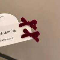 ราคา 4ชิ้นโบว์กำมะหยี่หวานกิ๊ฟหนีบผมผู้หญิงตัวเล็กๆขนาดเล็กของเด็กผู้หญิงโบว์กำมะหยี่สีแดงกิ๊บติดผมปิ่นประดับผม (21213002373)