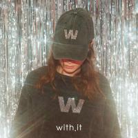 ราคา with it store HTW8087 หมวกแก็ปดับบลิวเพชร W diamond bag (21031538497)