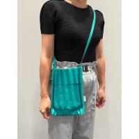 ราคา ME ISSEY MIYAKE รุ่น Trunk Pleats Bag (19472520975)