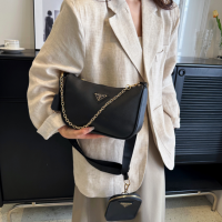 ราคา กระเป๋าสะพายหนังSaffianoทั้งใบ สีดำตัดกับอะไหล่ทอง Size 22 18 6 5 cm (19533122793)