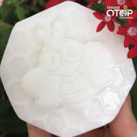 ราคา สบู่นมผึ้ง Royal Jelly Soap 100 g แกะลายผึ้ง แบรนด์ Golden Bee (7398554276)