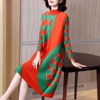 ราคา Issey Miyake 2023 New ชุดเดรสทรงหลวมสีตัดกันแฟชั่นคอสูงใหม่พิมพ์ลายสี่เหลี่ยมขนมเปียกปูนจีบสง่างามกระโปรงยาวปานกลางสำหรับผู้หญิง (20304191995)