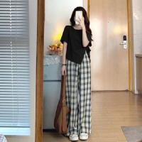 ราคา ชุดเซ็ท 2 ชิ้น ผญ ใหม่สไตล์เกาหลีแฟชั่นแขนสั้นกางเกงลายสก๊อตกางเกงขายาวขากว้างชุดสองชิ้น 2 ตัวเลือกสี (15791591723)