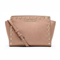 ราคา Michael Kors แท้ หนังฟอกกันรอยขีดข่วน สวยมาก Michael Kors Selma Medium Studded Saffiano Leather Messenger (1395884784)