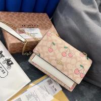 ราคา สินค้าคุณภาพ กระเป๋าโค้ชมาใหม่ล่าสุดผู้หญิงหรูหรา2023เกาหลีกระเป๋าสตรอเบอร์รี่สีน้ำตาลคุณภาพสูงกระเป๋าสะพายพาดลำตัวแฟชั่นย้อนยุคกระเป๋าถือความจุขนาดใหญ่กระเป๋าช้อปปิ้งสันทนาการสลิง Tas Kosmetik เทพีค 