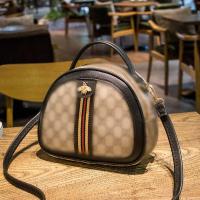 ราคา กระเป๋าผู้หญิงใหม่ของตกแต่งรูปผึ้งคนดังอินเทอร์เน็ตกระเป๋าครึ่งกระเป๋าทรงกลมกระเป๋าพิมพ์ลายตัวอักษรกระเป๋าสะพายไหล่ข้าง (20968086295)