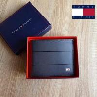 ราคา กระเป๋าสตางค์ TOMMY HILFIGER SHORT WALLET แบบพับสองตอน วัสดุหนังแต่งลายคุณภาพดี (1356786317)
