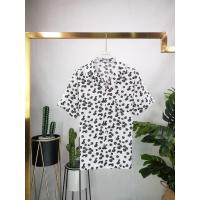 ราคา เสื้อเชิ้ตฮาวายแขนสั้นลายดอกเดซี่เล็ก มี2สี ขาวกับดำ (3580860895)