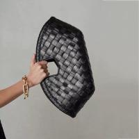 ราคา พร้อมส่ง BYB กระเป๋าถือลายสาน ทรงพัด เก๋สุดใจ Code 9815 (21181106940)