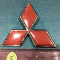 ราคา โลโก้ มิตซู logo mitsubishi ตรา mitsubishi สีแดง ขอบเงิน แท้ (686732712)