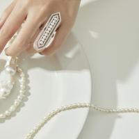 ราคา SWAN Arc Long Pearl Ring แหวนเงินแท้ แหวนทรงยาวประดับมุกแท้ มุกน้ำจืด ฝังเพชรคิวบิกเซอร์โคเนีย cubic zirconia (7641759701)