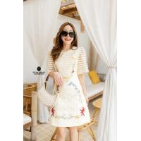 ราคา มินิเดรสแขนสั้นเย็บต่อลูกไม้ ดีไซน์เย็บทับตารางและเย็บต่อลูกไม้ชีทรูปักดอกไม้คลาสสิก แขนแต่งปักชีทรู งานซิปหลัง บอกเลยว่าชุดนี้สวยไม่เหมือนใคร ทรงสวย แพทเทิร์นสวยเข้ารูปเป๊ะมาก สวยหรูดูแพง ป้าย Ticha 