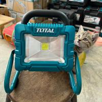 ราคา ของแท้100 ส่งฟรี TOTAL ไฟสปอร์ทไลท์ LED แบตเตอรี่ ไร้สาย 20V รุ่น TWLI2025 (18053997442)
