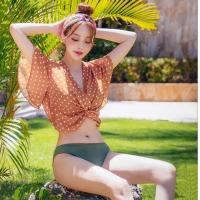 ราคา บิกินี่ ชุดว่ายน้ำ bikini 3 ชิ้น บิกินี่สีเขียวพร้อมเสื้อคลุมลายจุดสีส้ม วินเทจน่ารัก มี 2 สี เขียวเข้ม เขียวอ่อน (1080806663)