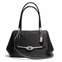 ราคา กระเป๋าถือ COACH แท้ รุ่นหรูจาก Shop ทรงสวย ผ้าลาย Coach Op Art สายหนังแท้ มีสายยาว สวยหรูมาก COACH 27848 MADISON OP ART PEARLESCENT MADELINE EAST WEST SATCHEL Black (21346540966)