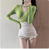 ราคา ชุดว่ายน้ำผู้หญิง ชุดว่ายน้ำวันพีช สีทูโทน และเสื้อคลุมผูกข้าง มี 2 สี น้ำตาล เขียว (21275291433)