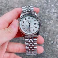 ราคา นาฬิกาข้อมือแฟชั่นดัง นาฬิกาสายเลส มีช่องบอกวันที่ ขนาดหน้าปัด34 mm สินค้ามีถ่าน ผ้าเช็ค ถุงผ้าแถมให้นะคะ (16602508422)